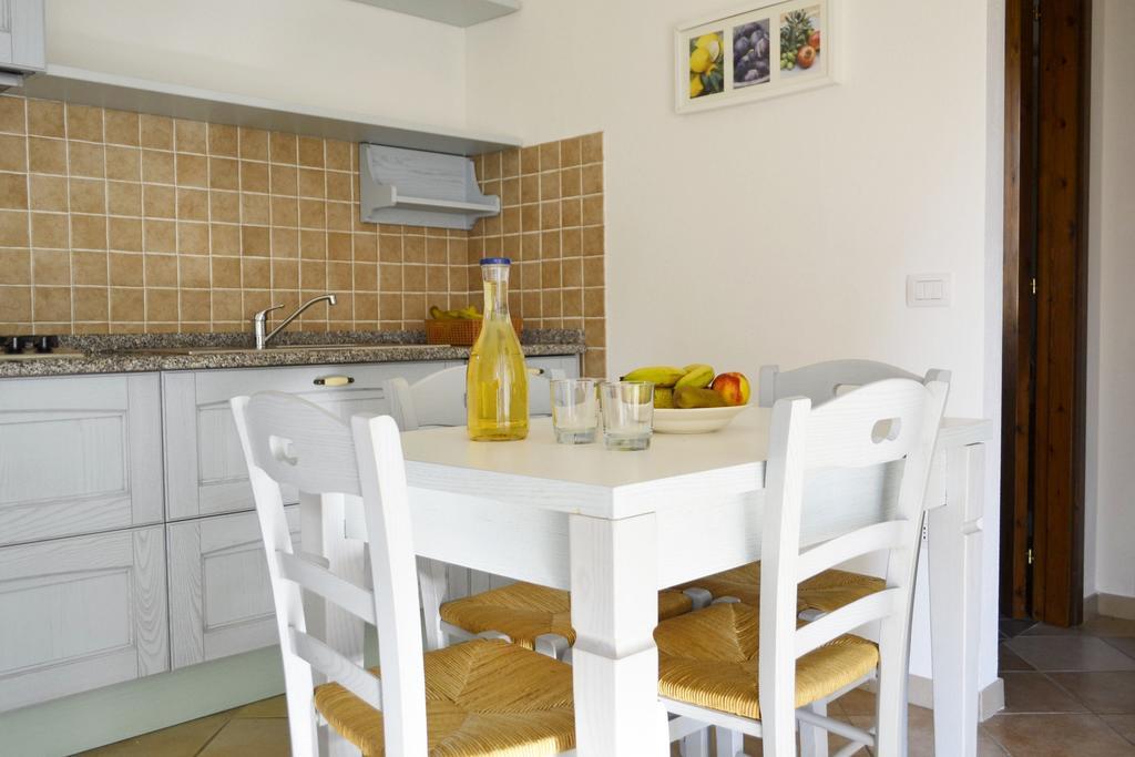 Gf Apartments La Vigna Badesi Δωμάτιο φωτογραφία